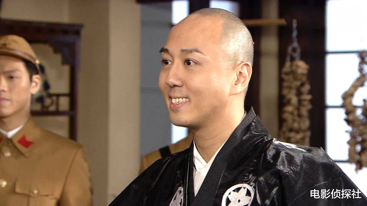 認了沒戲拍！52歲資深男星「落魄到餐廳打工」　放下身段「洗碗倒垃圾」沒時間休息