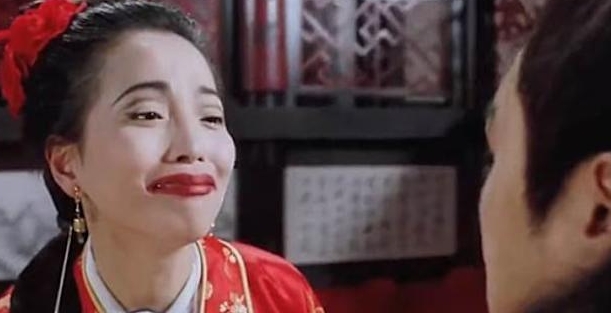 嫁給2億富商！菜市場驚見「62歲星爺御用天后」　自己也是大老闆「卻親民超愛買菜」