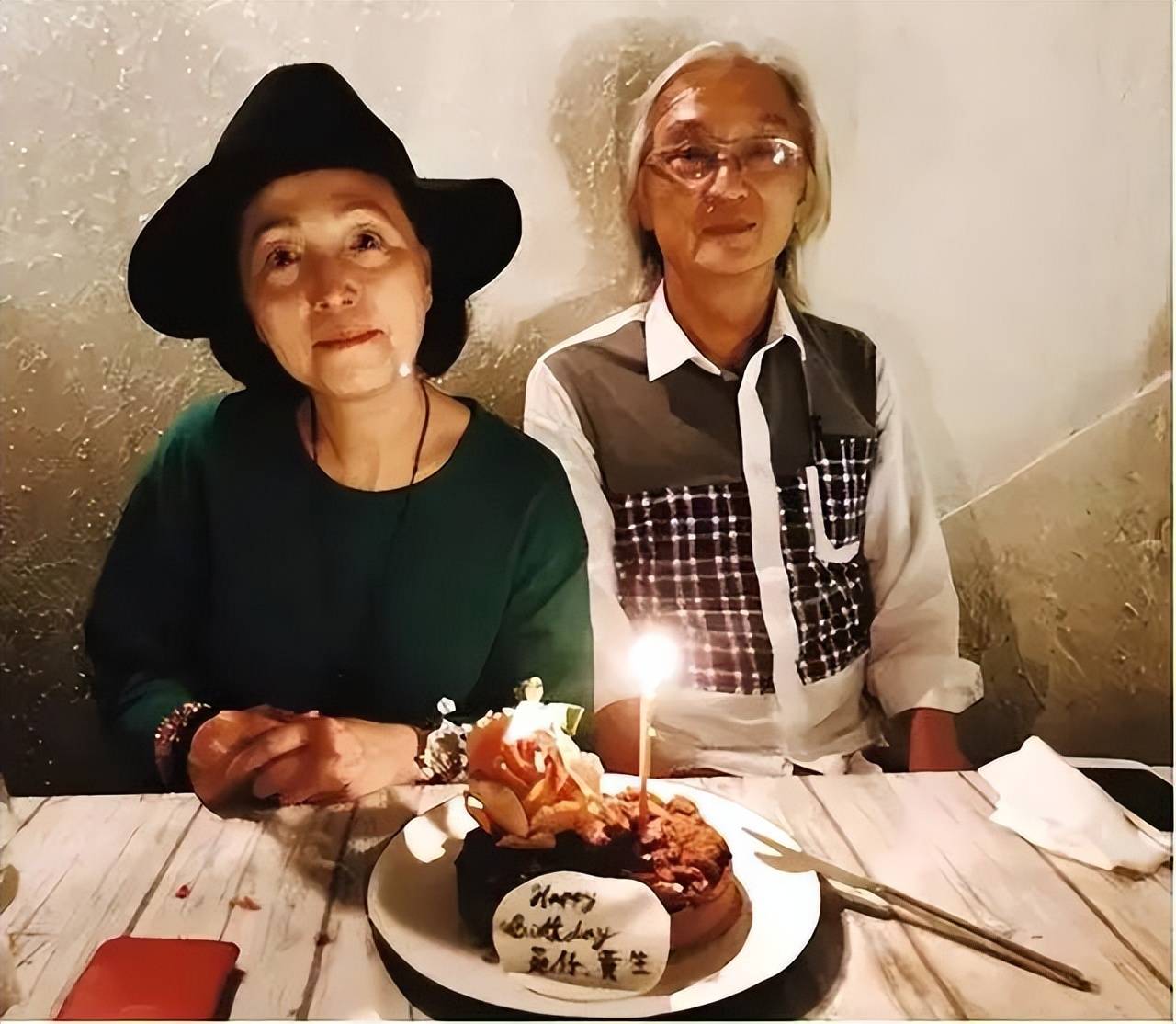 嫁給2億富商！菜市場驚見「62歲星爺御用天后」　自己也是大老闆「卻親民超愛買菜」