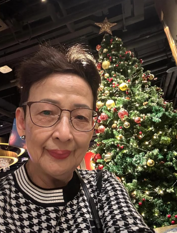 喪夫9年孤獨一人！81歲資深影后「孤單推車去採買」　兒子不在身邊「老年生活曝光」