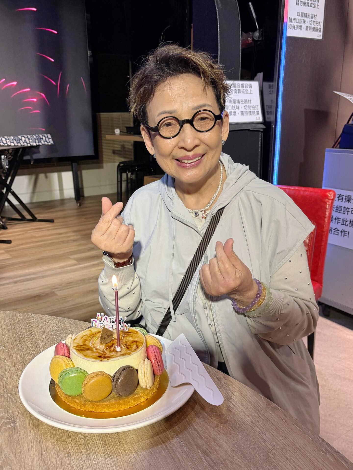 喪夫9年孤獨一人！81歲資深影后「孤單推車去採買」　兒子不在身邊「老年生活曝光」