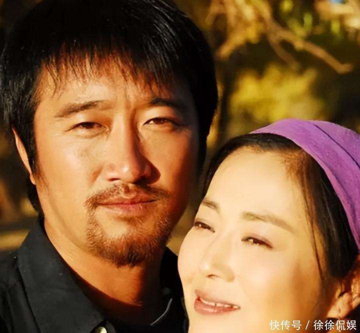 高齡產下兒子！55歲資深女星「穿著喜氣現身婚禮」　身材走樣腫一圈「網喊認不出」