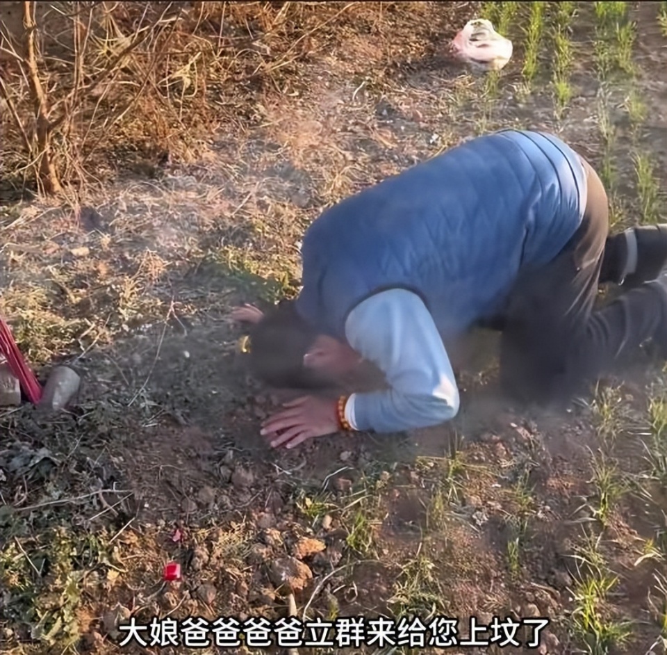 遠赴中國祭祖！73歲李立群「亡父墳前長跪哽咽」　遭挖出「曾開嗆一句話」惹怒台灣人：根本在作秀