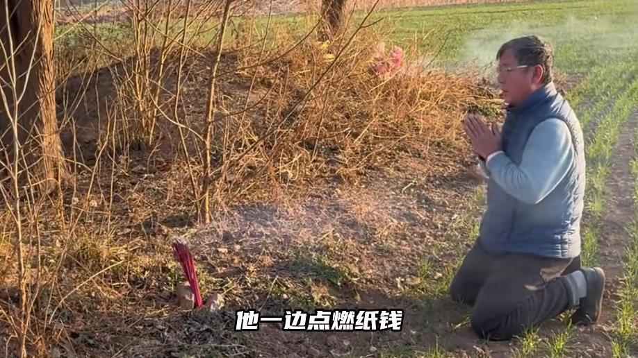 遠赴中國祭祖！73歲李立群「亡父墳前長跪哽咽」　遭挖出「曾開嗆一句話」惹怒台灣人：根本在作秀