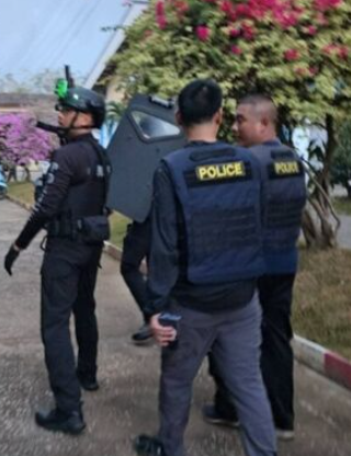 高中爆血案！女校長「為保護學生身亡」　現場混亂「7警察緊急送醫」