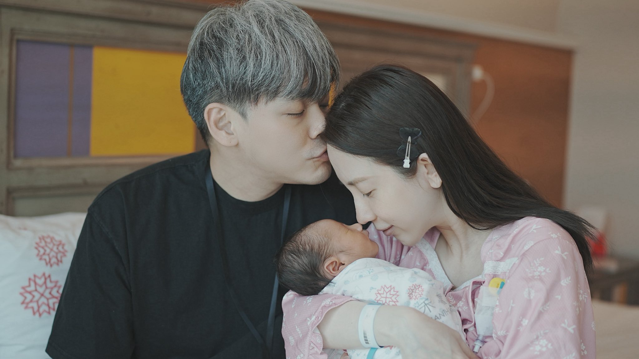 最美孕婦生了！本土女星「趕在過年前報喜」　高齡誕下「3100克寶寶」老公淚喊：一定要孝順媽媽