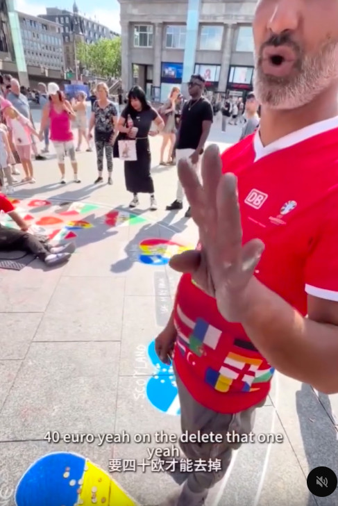 沒看到五星旗！中國客怒逼「塗掉台灣國旗」　德國畫家「1句話嚇跑他」