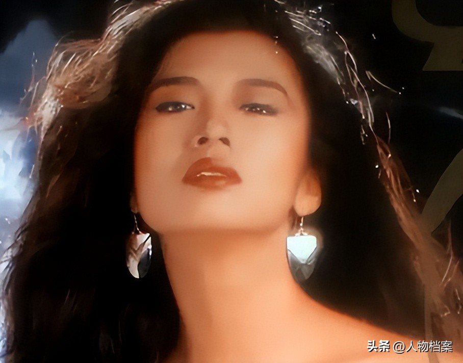 被封頂級美女！她因嬌豔外貌「被成龍苦追6年」　如今62歲「體重飆升110公斤」現身卻羨煞眾人