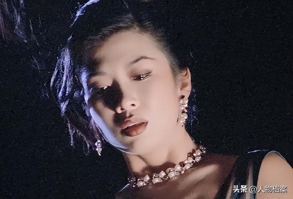 被封頂級美女！她因嬌豔外貌「被成龍苦追6年」　如今62歲「體重飆升110公斤」現身卻羨煞眾人