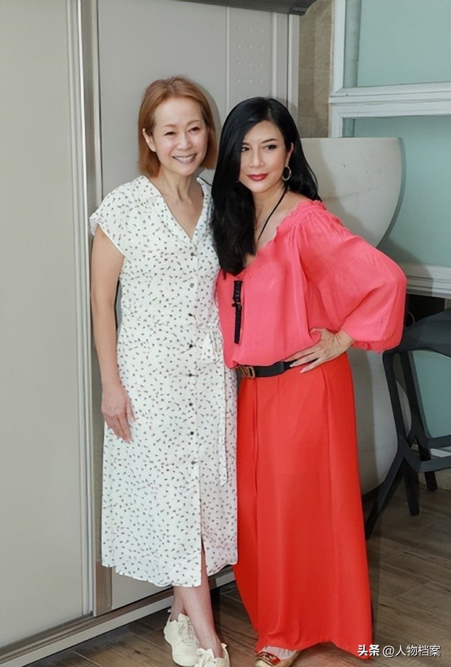 被封頂級美女！她因嬌豔外貌「被成龍苦追6年」　如今62歲「體重飆升110公斤」現身卻羨煞眾人