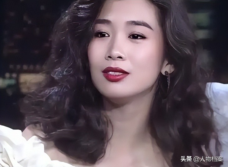 被封頂級美女！她因嬌豔外貌「被成龍苦追6年」　如今62歲「體重飆升110公斤」現身卻羨煞眾人