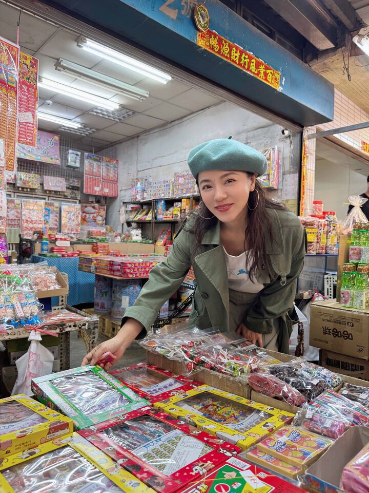 幫男友慶生！43歲鐵肺歌后「飯店櫃檯1句話」她意外抓姦　氣到砸蛋糕