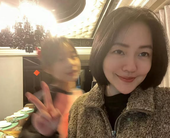 小S剛宣布復工!許老三「突曬出細肩帶美照」 網一看「美貌大進化」驚嘆:太會生了