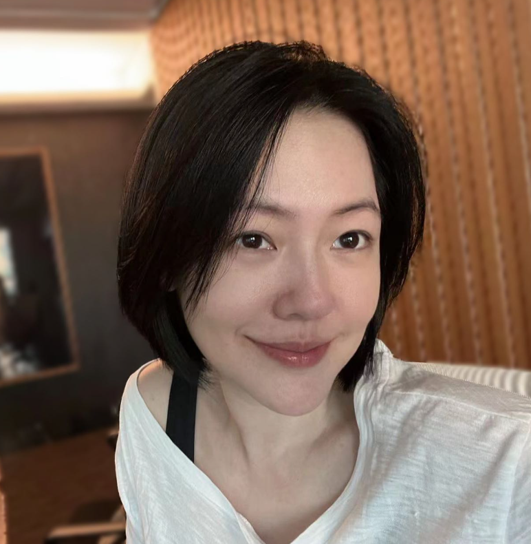 小S剛宣布復工!許老三「突曬出細肩帶美照」 網一看「美貌大進化」驚嘆:太會生了