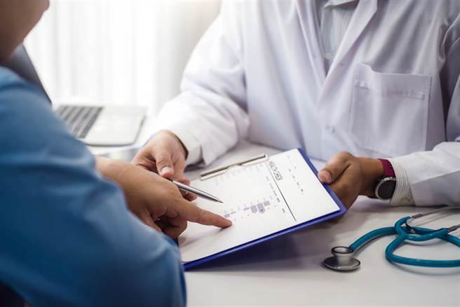 老父撐不到過年！送醫遭兒子吼「再不死我會破產」　醫錯愕「隔天就猝逝」嘆曝真相