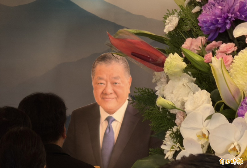 曾捧紅林志玲！演藝圈大咖「告別式僅2明星到場」　他悲慟「替亡父來弔唁...」