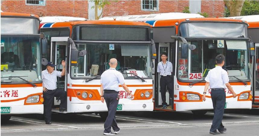 以為是犯法!監理站突通知「竟然是6000元紅包」 網「一看原因」超驚訝:這紀錄太猛...