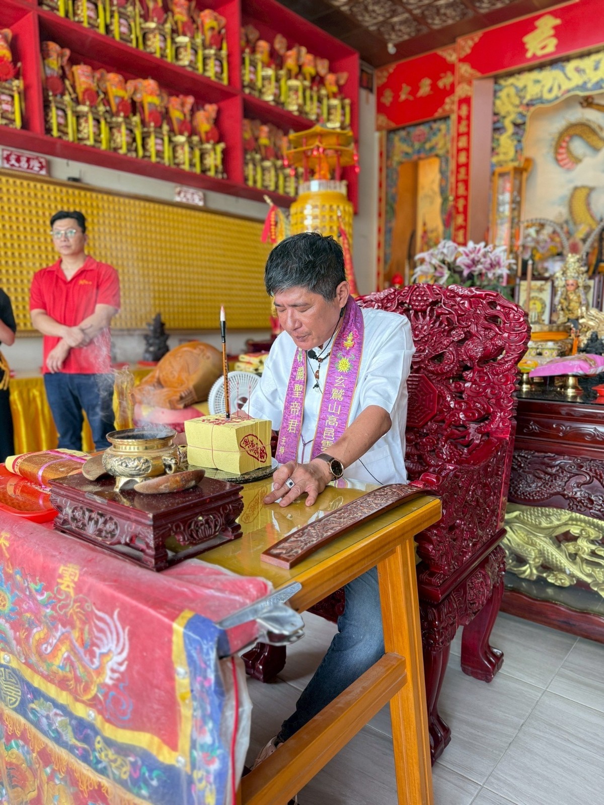 抽出國運下下籤! 關聖帝君警告「台灣馬年動盪不安」:面臨2大災難...