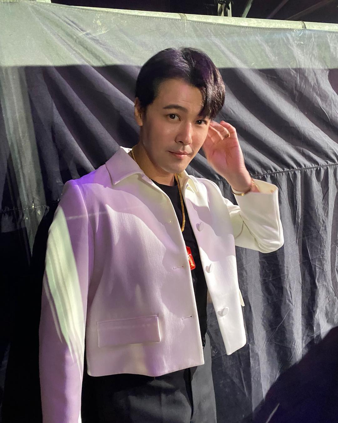 過年遇到大明星！年貨大街驚見「大咖八點檔男星」　一開口「精湛歌聲全場驚艷」