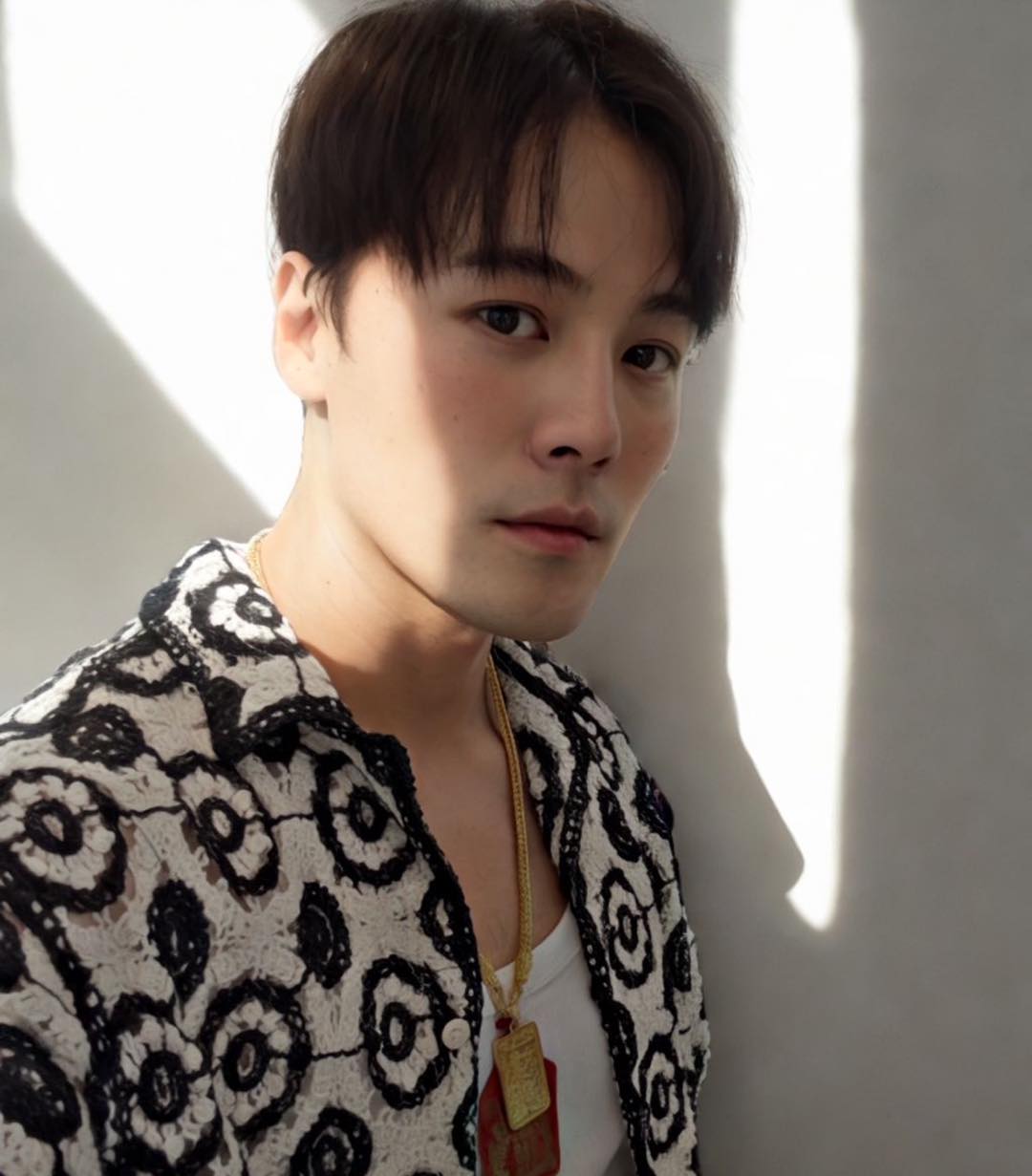 過年遇到大明星！年貨大街驚見「大咖八點檔男星」　一開口「精湛歌聲全場驚艷」