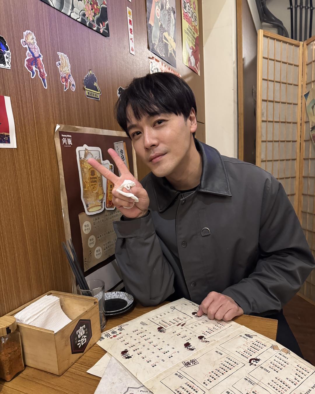 過年遇到大明星！年貨大街驚見「大咖八點檔男星」　一開口「精湛歌聲全場驚艷」