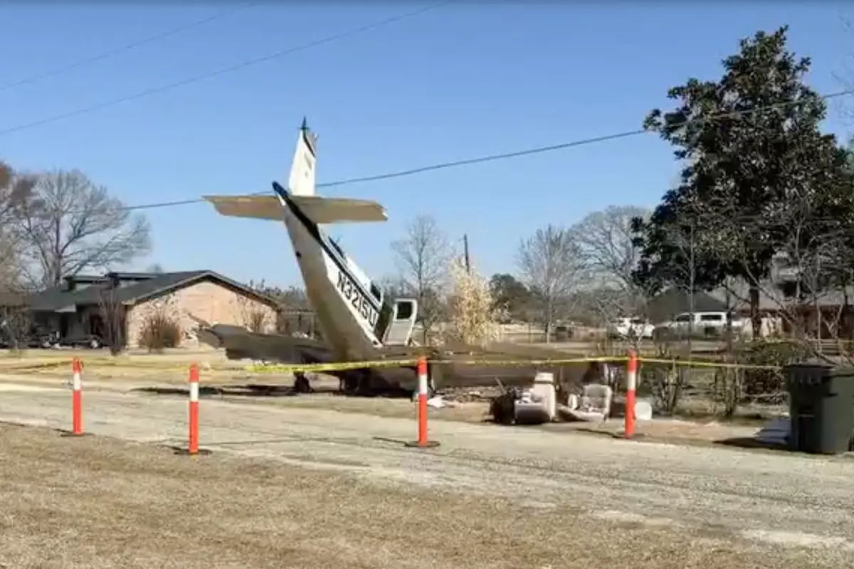 飛機確認墜毀「機頭插進地面」!傷亡狀況曝光