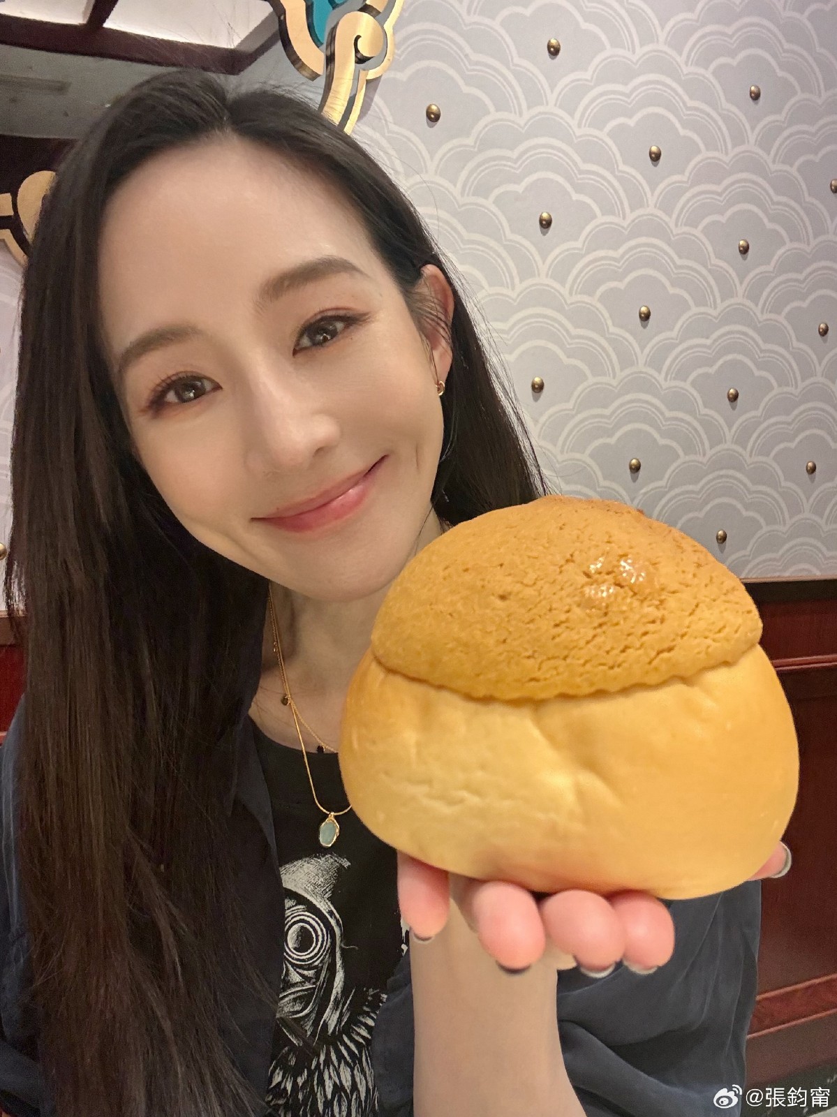 登上中國舞台！台灣大咖女星淚喊「家的味道像空氣」　網怒轟：「是人民幣太香...」