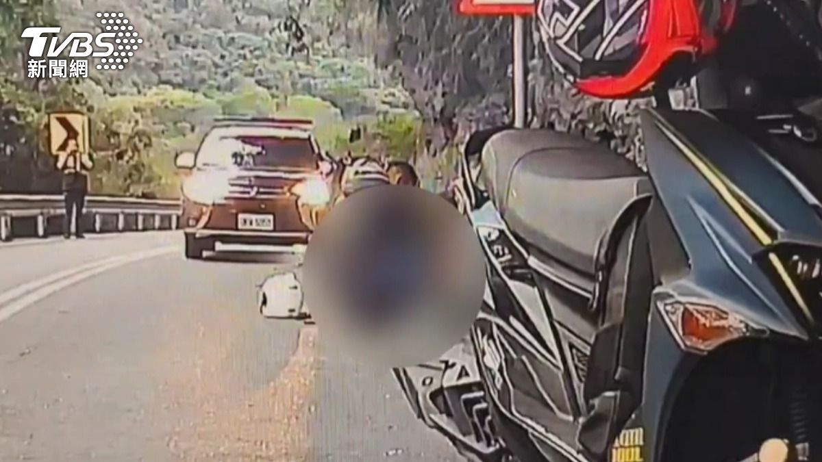 快訊／初二走春遇死劫！一家4口騎車出遊「母慘撞山壁」　搶救1小時不治「釀禍原因曝光」