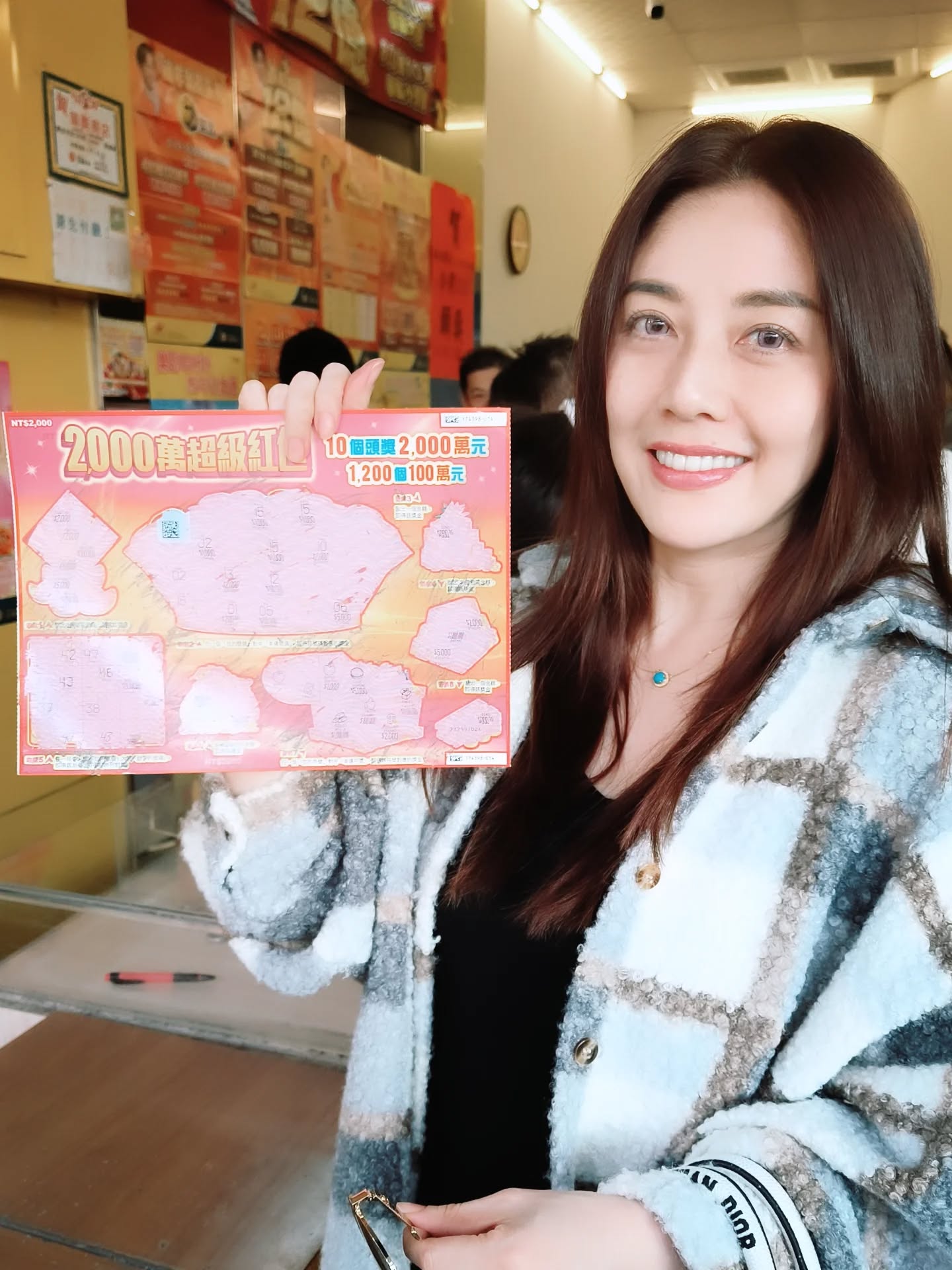 一家都是仙女！46歲韓瑜過年驚喜曬「母女3人合照」　姊妹暖做一事網驚喊：「媽媽美貌第一名❤️」