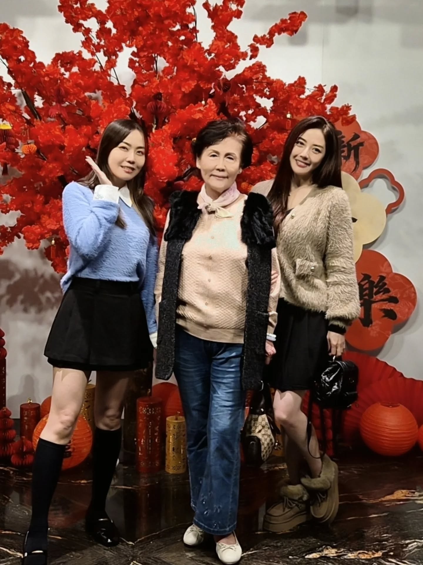 一家都是仙女！46歲韓瑜過年驚喜曬「母女3人合照」　姊妹暖做一事網驚喊：「媽媽美貌第一名❤️」
