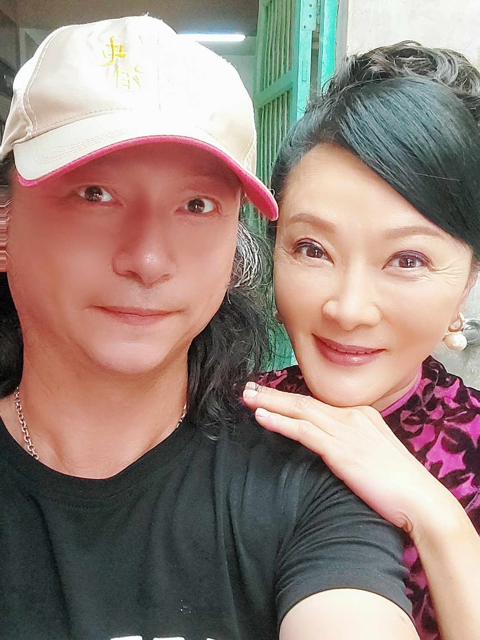 慘困非洲9年!本土女星放棄事業「為愛遠嫁非洲」 被逼「3女共侍1夫」:想離婚他不放我走...