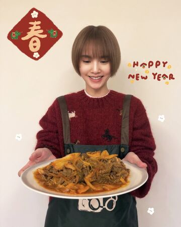 過年罕見放閃！樂壇大咖夫妻「過年合體下廚」　曬超狂成果「滿滿一桌11道菜」網全佩服：太會煮