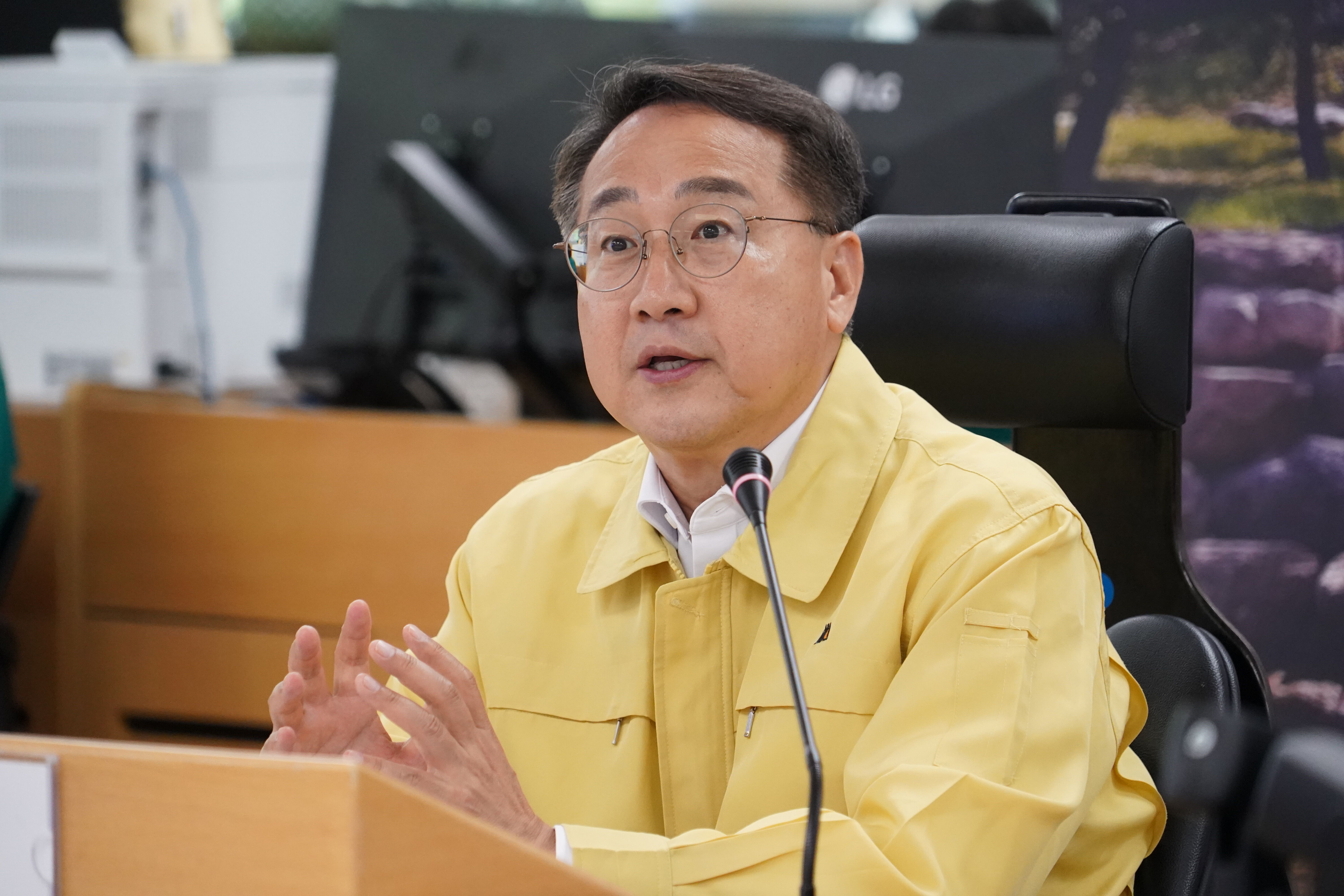 政府部長驚傳「酒後駕駛」連環撞!隔天慘遭免職處分