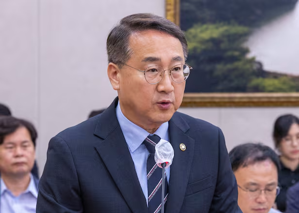 政府部長驚傳「酒後駕駛」連環撞!隔天慘遭免職處分