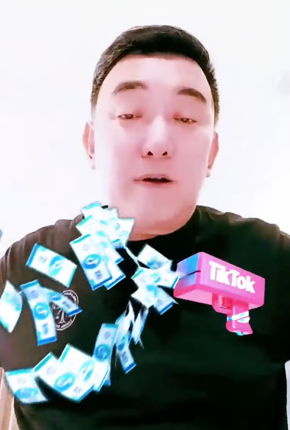 背債2億又罹癌!59歲徐亨消失「轉戰直播圈」 鬆口近況「收入曝光」崩潰:好想回去拍戲...