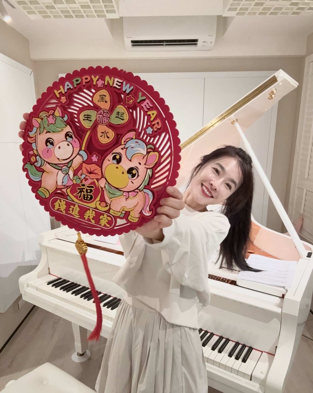 媽媽過年前離世!小嫻過第一個「沒有媽媽的年」 父女振作合照「和媽媽上香說一句話」網全看哭