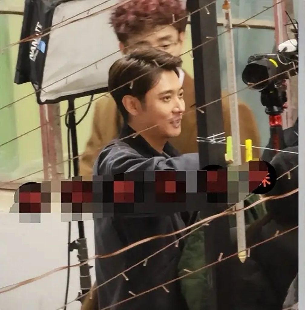 小10歲尪爆出軌！54歲大咖女星「現身商演撈金」　寒風中「穿清涼服裝露身材」網全心疼