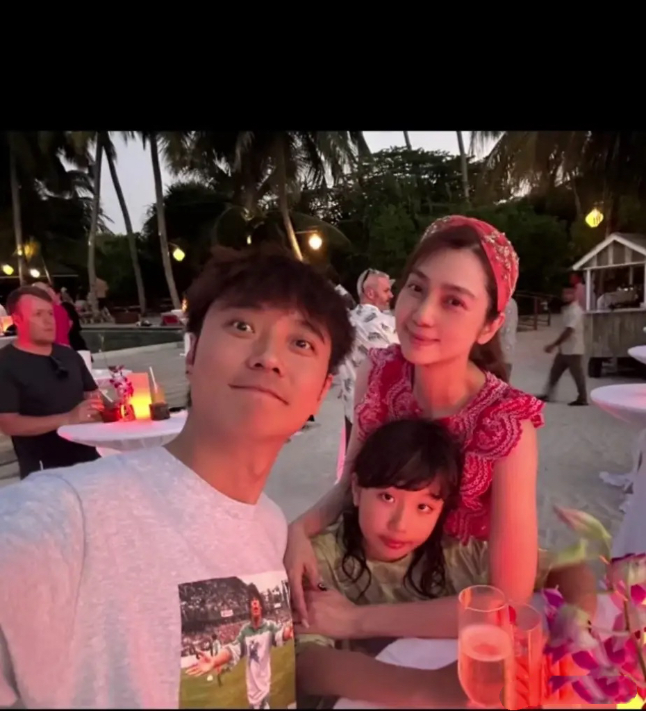 小10歲尪爆出軌！54歲大咖女星「現身商演撈金」　寒風中「穿清涼服裝露身材」網全心疼