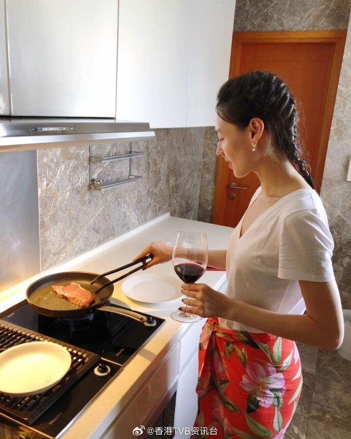 為富商生3子！女星成單親媽「春節曬20億宮廷風豪宅」　遭酸擠不進豪門「37歲卻成人生贏家」