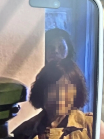 朝聖海角七號老宅！夫妻拍照「背後竟多一顆人頭」　嚇求助城隍廟「屋主回應好毛...」