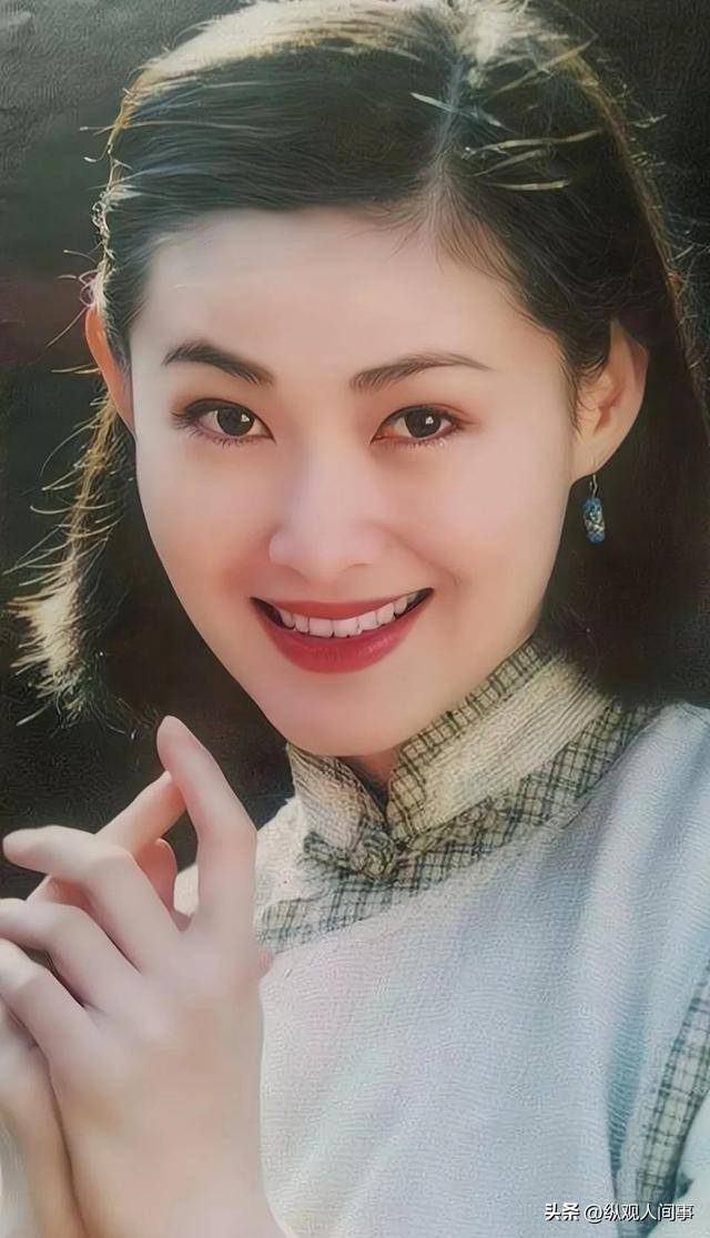 女神也崩壞？53歲大咖女星「發福認不出」　網一看「蘋果肌下垂」搖頭：好像大媽