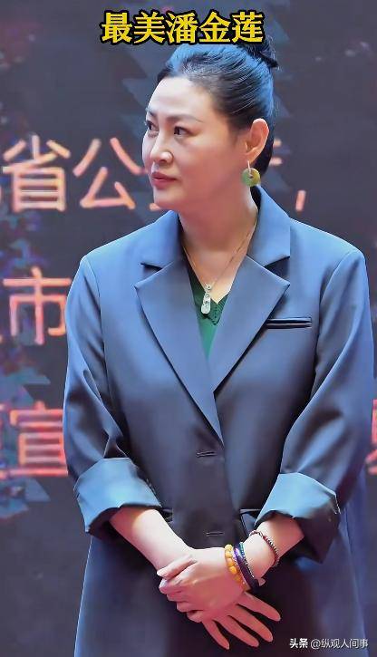 女神也崩壞？53歲大咖女星「發福認不出」　網一看「蘋果肌下垂」搖頭：好像大媽