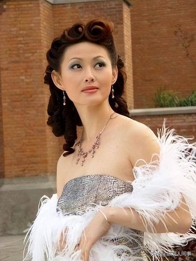 女神也崩壞？53歲大咖女星「發福認不出」　網一看「蘋果肌下垂」搖頭：好像大媽