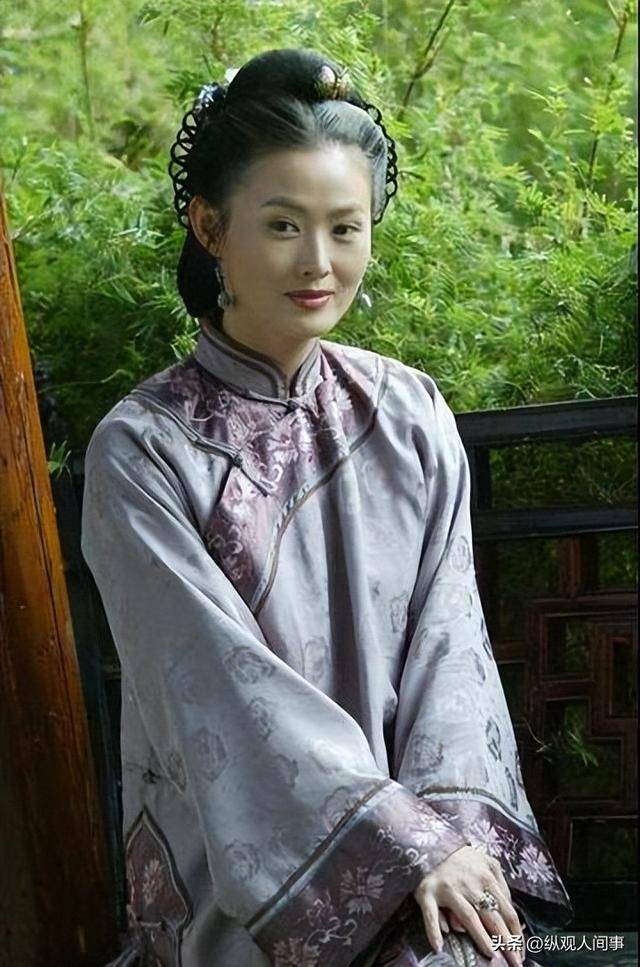 女神也崩壞？53歲大咖女星「發福認不出」　網一看「蘋果肌下垂」搖頭：好像大媽