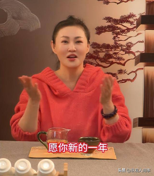 女神也崩壞？53歲大咖女星「發福認不出」　網一看「蘋果肌下垂」搖頭：好像大媽