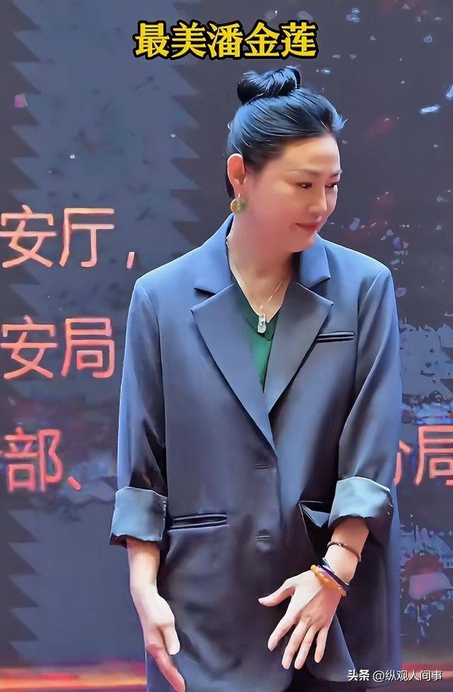 女神也崩壞？53歲大咖女星「發福認不出」　網一看「蘋果肌下垂」搖頭：好像大媽