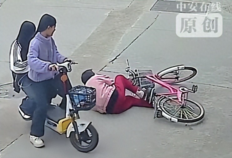 老太太騎車摔倒！2國中生「好心扶起卻挨告」　警認定「需負責賠110萬」