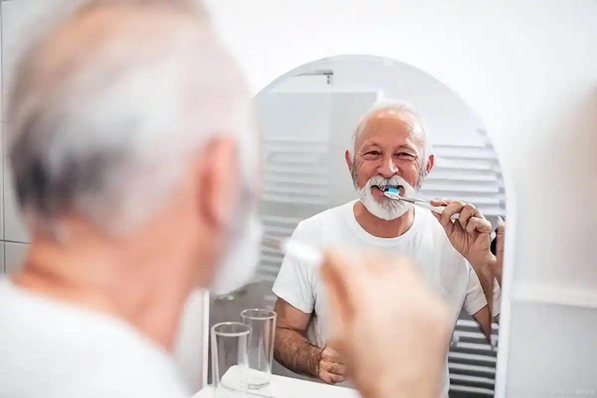 醫生提醒：最傷牙齒的行為「不是不刷牙」　而是頻繁「做這3件事」