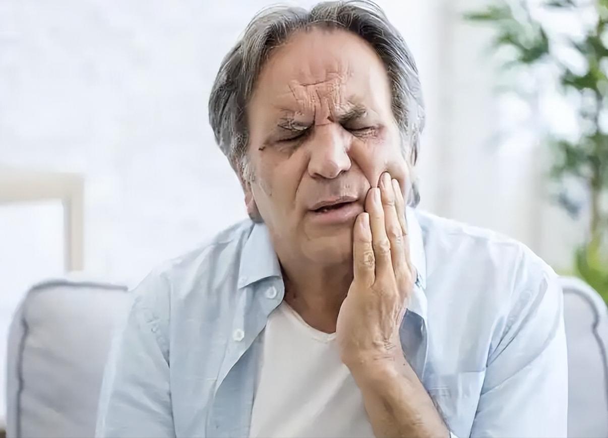 醫生提醒：最傷牙齒的行為「不是不刷牙」　而是頻繁「做這3件事」