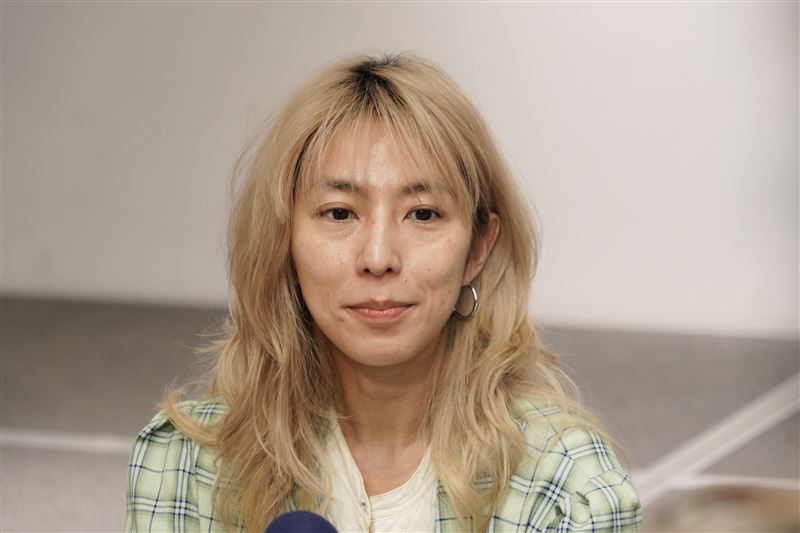 兒子已經10歲！金鐘女星「搞開放式關係」揪3P：可以探索看看